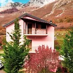 Arditi's Mountain View Holiday home
